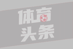 里夫斯女友晒自己为男友庆生照：小里已剪掉长发 以帅气短发示人